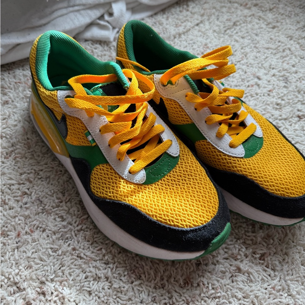 Nike University of Oregon Limited Edition Yellow and Green Athletic Sneakers